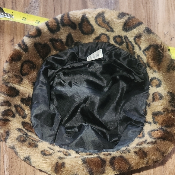 Jaclyn Smith Faux Fur Leopard - Picture 2 of 8